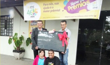 Entrega do Segundo Pr&ecirc;mio